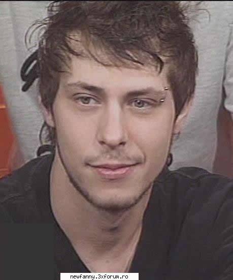 alexutzu este super cool. e preferatul meu din trupa. i love you sopy soparla